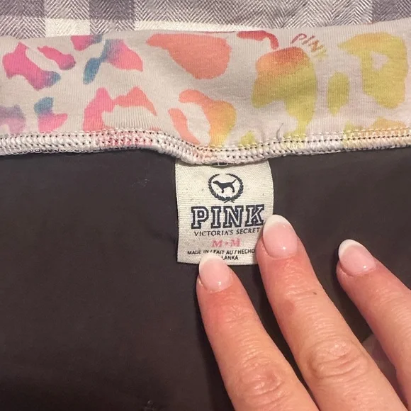 PINK Victoria's Secret Shorts (3) - Picture 7 of 9